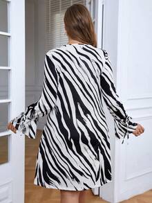 SHEIN Privé Plus Allover Print Knot Cuff Tunic Dress - Multicolor - View 2