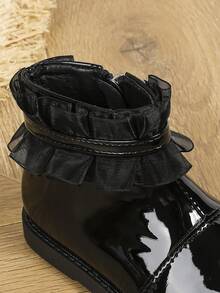 女孩秋天和冬天黑色英倫風情流行摩托車靴子適用於小的兒童帶時尚蕾絲邊和可愛戶外短靴