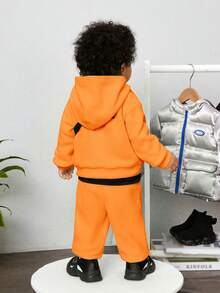 SHEIN 男嬰字母刺繡連帽衫和運動褲和包 - 橘色 - 查看 2