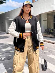 Flirla 大碼標語圖案條紋飾邊落肩袖雙色學院風夾克 - 黑與白 - 查看 2