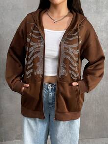 SHEIN EZwear 加大码水钻骷髅图案落肩抽绳卫衣 - 摩卡棕 - 查看 3