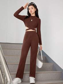 青少年女孩十字交叉短版 T 恤和褲子