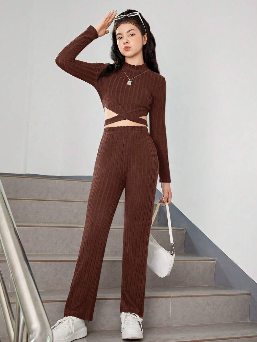 青少年女孩十字交叉短版 T 恤和褲子