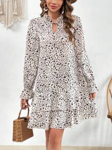 SHEIN VCAY Vestido smock con estampado floral de cuello con cordón de manga con volante bajo con fruncido - Multicolor - Ver 1