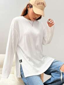 SHEIN EZwear Camiseta De Hombro Caído Con Parche De Letras Y Dobladillo Dividido - Blanco - Ver 1