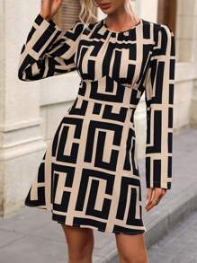 SHEIN Clasi 滿版幾何圖案A字洋裝 - 彩色 - 查看 1