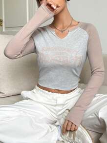 SHEIN EZwear 字母圖案缺口領插肩袖T恤 - 杏色 - 查看 3