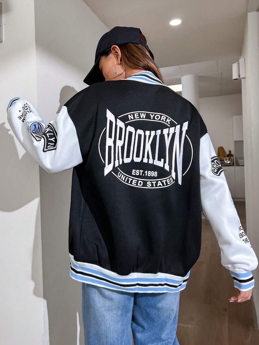 SHEIN Unity Cazadora de universidad con estampado de letra de dos tonos de hombros caídos ribete de rayas - Blanco y Negro - Ver 1