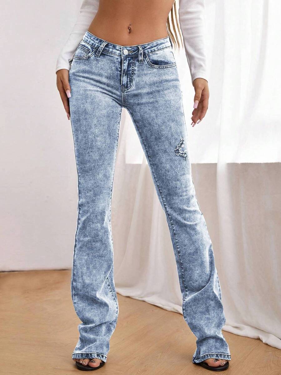 SHEIN ICON 破洞抽鬚牛仔喇叭褲 - 淺色水洗藍 - 查看 1