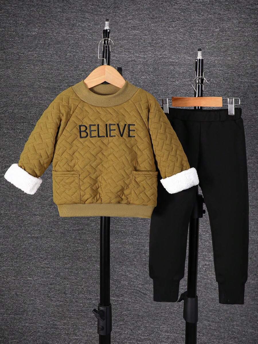 SHEIN 男小童刺繡字母圖案衍縫保暖套頭衫和運動褲 - 芥末黃 - 查看 1