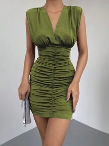 SHEIN Cottnline 深V領褶邊緊身洋裝 - 綠色 - 查看 1