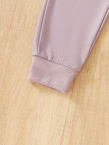 SHEIN 女小童豹紋印花飛行員夾克和運動褲&標語圖案T恤 - 淡紫色 - 查看 4