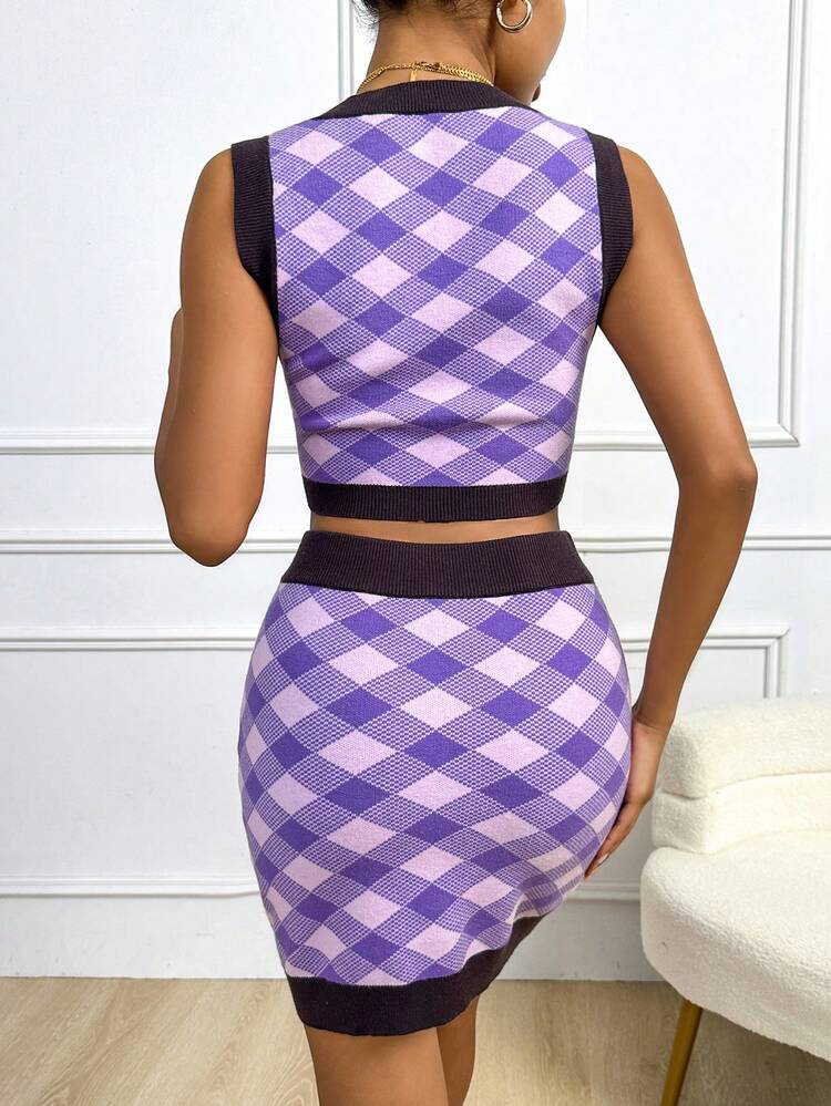 1pc Plaid Pattern Sweater Vest & 1pc Letter Patched Bodycon Knit Skirt