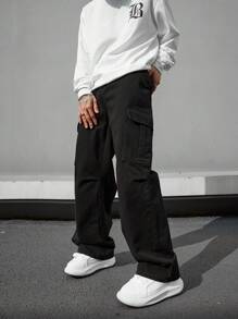 Manfinity Hypemode Pantaloni cargo neri lunghi, lavati e svasati con tasche a pattina laterali per uomo, adatti per uscire con gli amici e per l'abbigliamento da strada