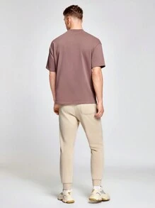 Manfinity VCAY 2pcs/Set Men's Loose Letter Graphic Mock Neck T-Shirt And Sweatpants - Brown - View 2