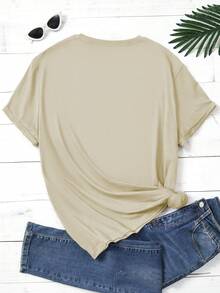 SHEIN EZwear Talla grande Camiseta con estampado de corazón y letra - Caqui - Ver 2