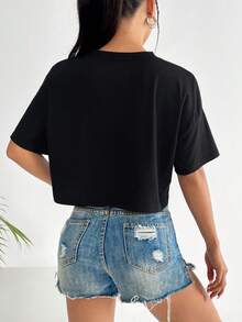 SHEIN Đồ họa Khẩu hiệu Thả vai Áo phông Crop - màu đen - Xem 3