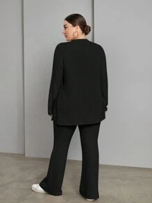 SHEIN Essnce Camiseta con dobladillo dividido de color sólido y pantalón acampanado talla grande - Negro - Ver 2