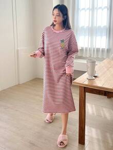 DAZY Vestido homewear con estampado de rayas de hombros caídos bajo con abertura - Rosa - Ver 5