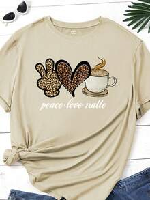 SHEIN EZwear Talla grande Camiseta con estampado de corazón y letra - Caqui - Ver 3