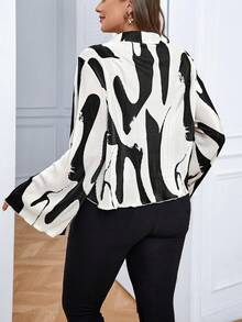 SHEIN LUNE 大碼圖案印花荷葉袖襯衫 - 黑與白 - 查看 4