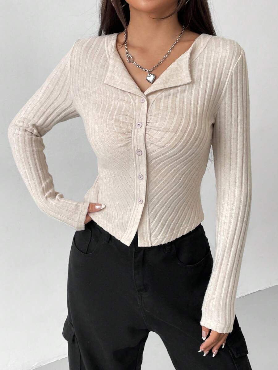 SHEIN EZwear Quý cô Màu thuần Mặt trước Nút Áo thun - Màu be - Xem 1