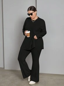SHEIN Essnce Camiseta con dobladillo dividido de color sólido y pantalón acampanado talla grande - Negro - Ver 1