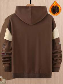 Manfinity Homme Lỏng lẻo phù hợp Nam Lá thư In Khối màu Áo chui đầu Hoodie Với Đôi vai - Cà phê nâu - Xem 2