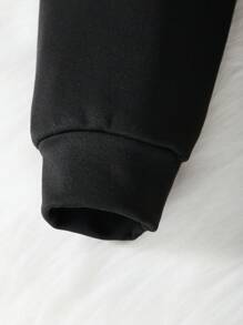 SHEIN 女大童人物和字母圖案加絨內裏衛衣洋裝 - 黑色 - 查看 4