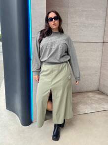 SHEIN Essnce 大碼字母壓紋落肩袖運動衫 - 灰色 - 查看 3