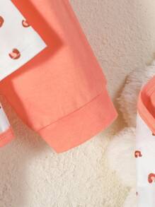 SHEIN Set regalo di body, tutina e pantaloni con bavaglino per bambine con grafica a cartoni animati e bordi a contrasto