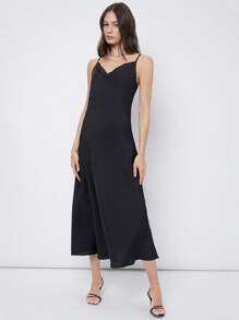 BizChic Robe cami en satin à encolure drapée longue, couleur noire unie