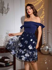 Chiquease Rochie suprapusă cu plasă brodata florală cu detaliu fund - Albastru regal - Vizualizare 5
