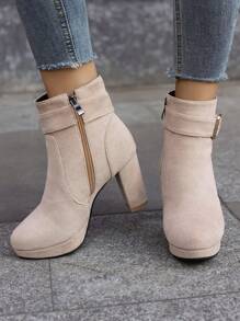 淺褐色的顏色短靴適用於秋冬特色防水防水台,粗跟高跟鞋&金屬質感扣飾 - 米色 - 查看 3