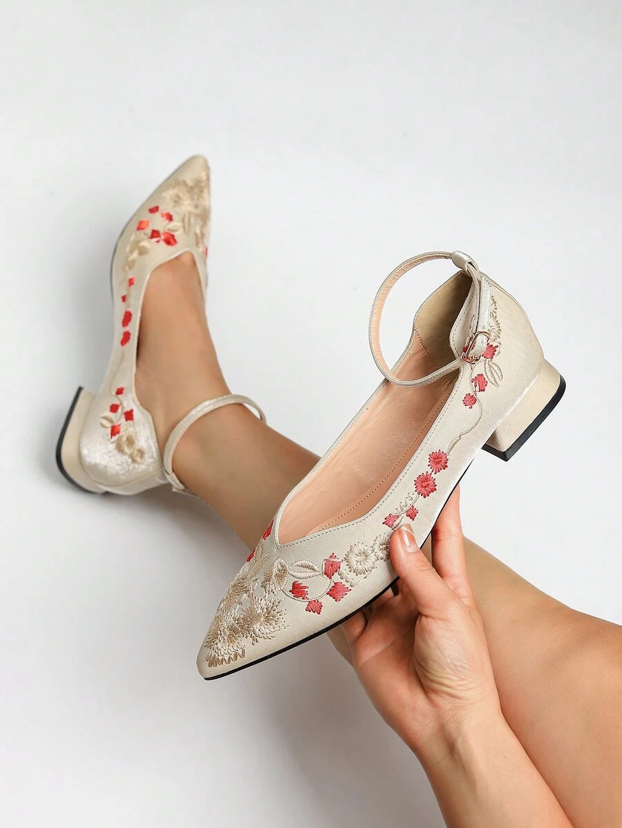 Của phụ nữ Bằng phẳng Pointed Toe Thêu Retro Búp bê - Màu be - Xem 1