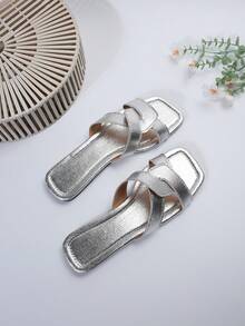 Dép xăng đan đế bằng kiểu Pháp cổ điển, quai chéo, kiểu dáng thon gọn, thời trang, đa năng, thoải mái, phù hợp cho du lịch biển. - Bạc - Xem 5