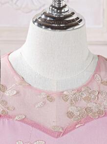 SHEIN Chica preadolescente Vestido de fiesta con bordado floral con lazo delantero de manga con volante con malla - Rosa - Ver 5