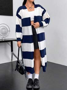 Flirla Cárdigan de hombros caídos en dos tonos de talla grande - Azul y blanco - Ver 3