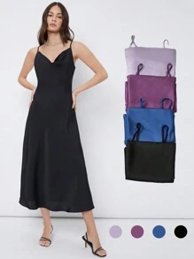 BizChic Robe cami en satin à encolure drapée longue, couleur noire unie