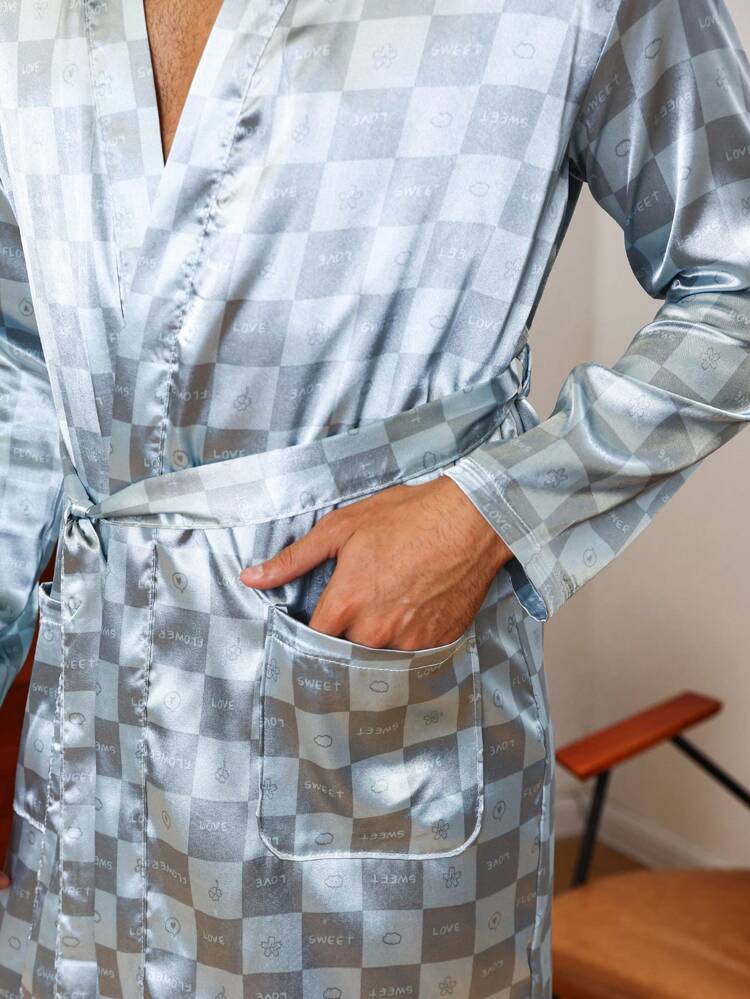 Men Checkerboard Print Dual Pockets Belted Robe