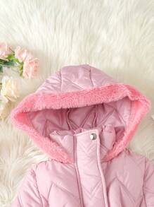 SHEIN Abrigo acolchado y con relleno para niña pequeña con capucha con borde de peluche y cinturón - Rosa - Ver 4