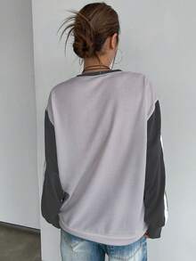 DAZY Đồ họa Chữ cái Tay áo tương phản Áo nỉ - Xám - Xem 2