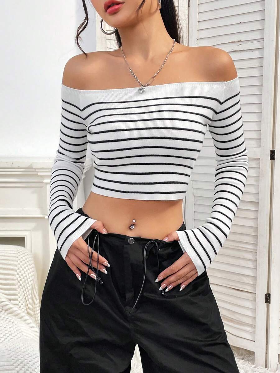 SHEIN Unity 條紋圖案一字肩短款毛衣 - 黑與白 - 查看 1