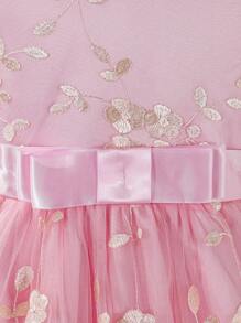 SHEIN Chica preadolescente Vestido de fiesta con bordado floral con lazo delantero de manga con volante con malla - Rosa - Ver 3