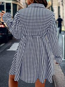 SHEIN Frenchy Hơn In Houndstooth tay áo lá sen Nút phía trước Váy sơ mi - Màu xanh hải quân - Xem 2