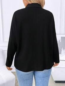 SHEIN LUNE Talla grande Camiseta unicolor con botón delantero - Negro - Ver 2