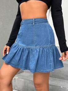 SHEIN Essnce Falda en mezclilla de talle alto bajo con fruncido - Azul lavado medio - Ver 6