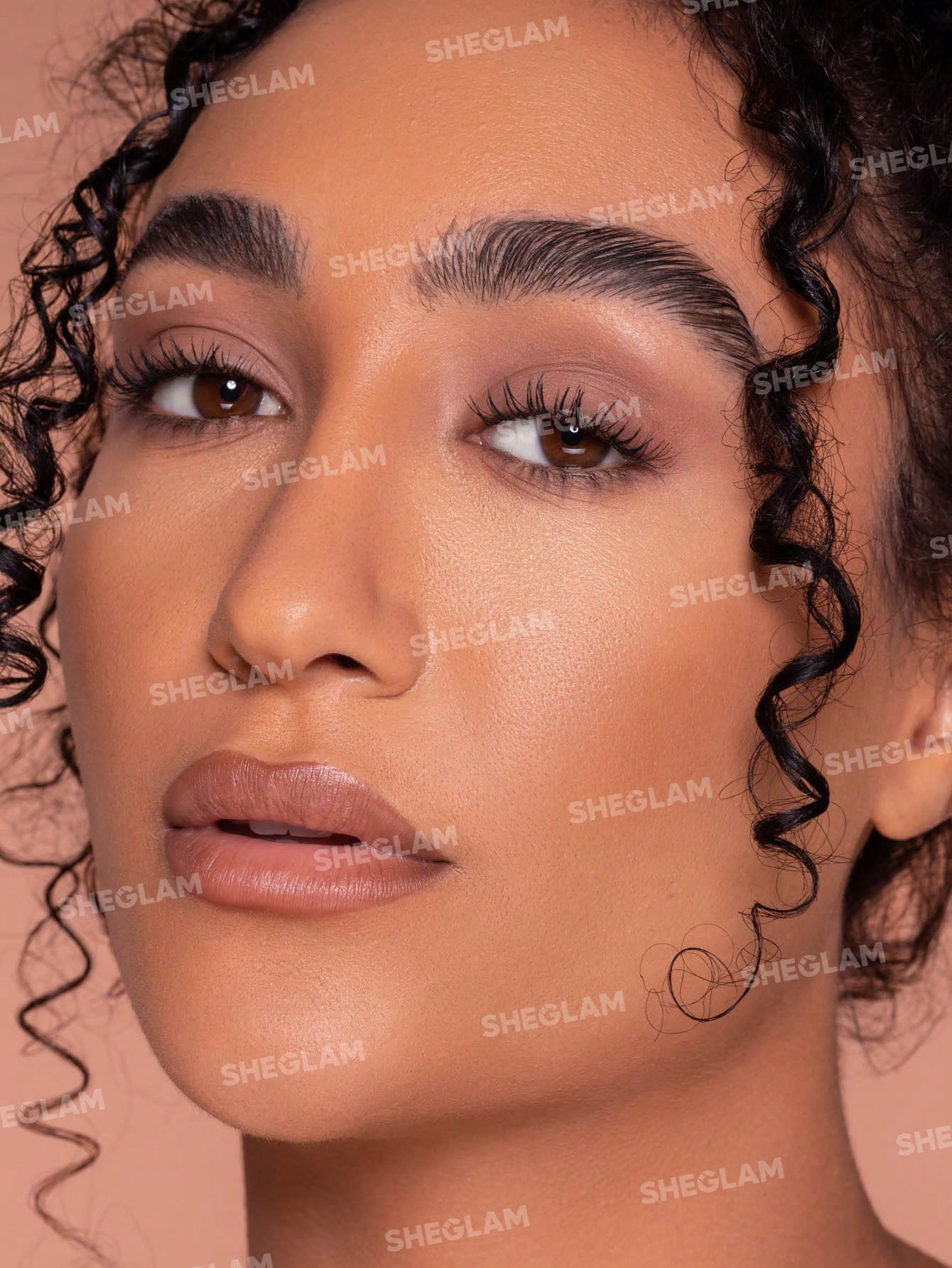 SHEGLAM كريم أساس مطفي يدوم طويلاً وقابل للتنفس من...