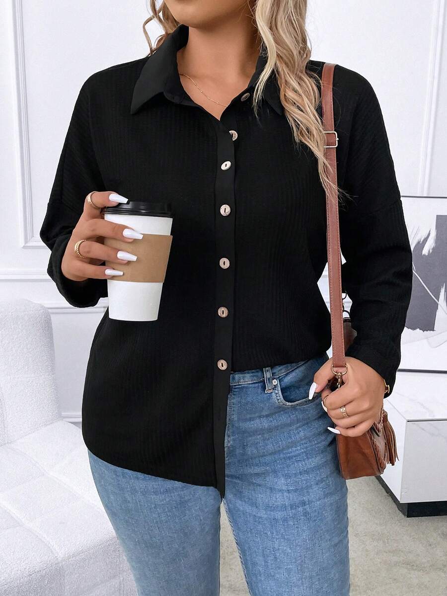 SHEIN LUNE Talla grande Camiseta unicolor con botón delantero - Negro - Ver 1
