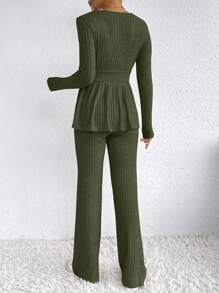 SHEIN Frenchy unicolor tejido de canalé peplum Camiseta & Pantalones acampanados - Verde militar - Ver 2